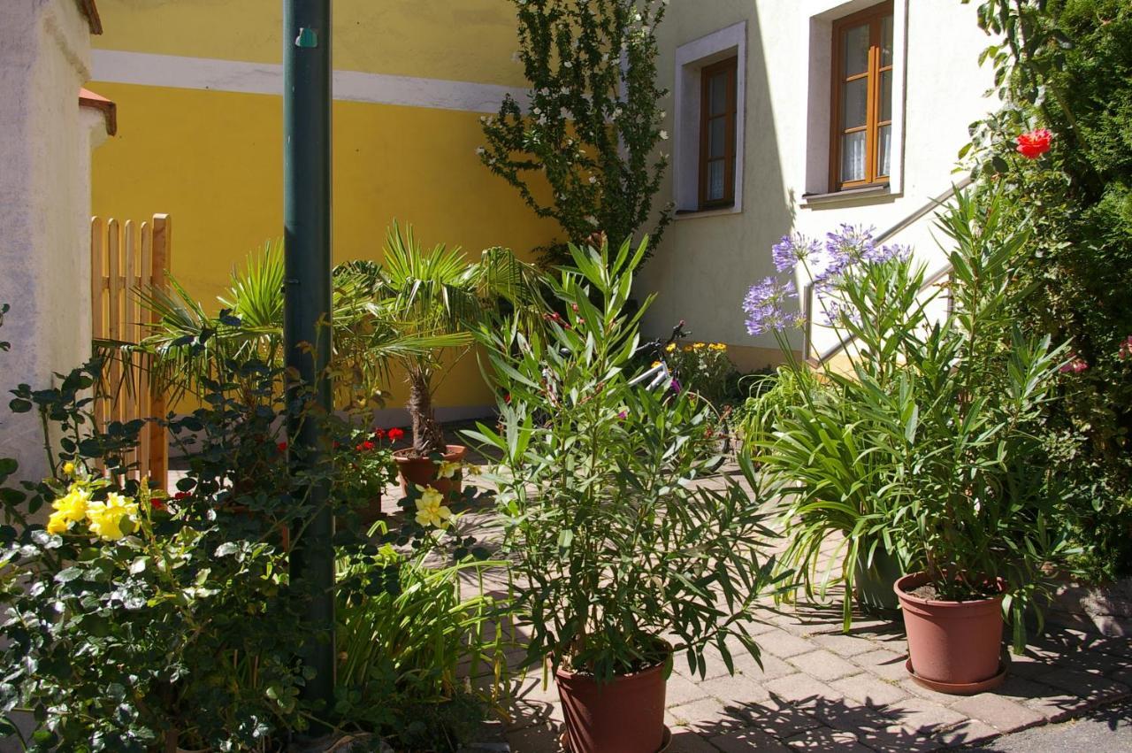 Ferienwohnung Zum Kapuziner Poysdorf Buitenkant foto