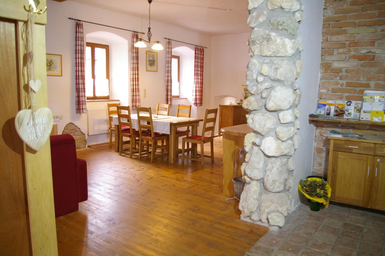 Ferienwohnung Zum Kapuziner Poysdorf Buitenkant foto